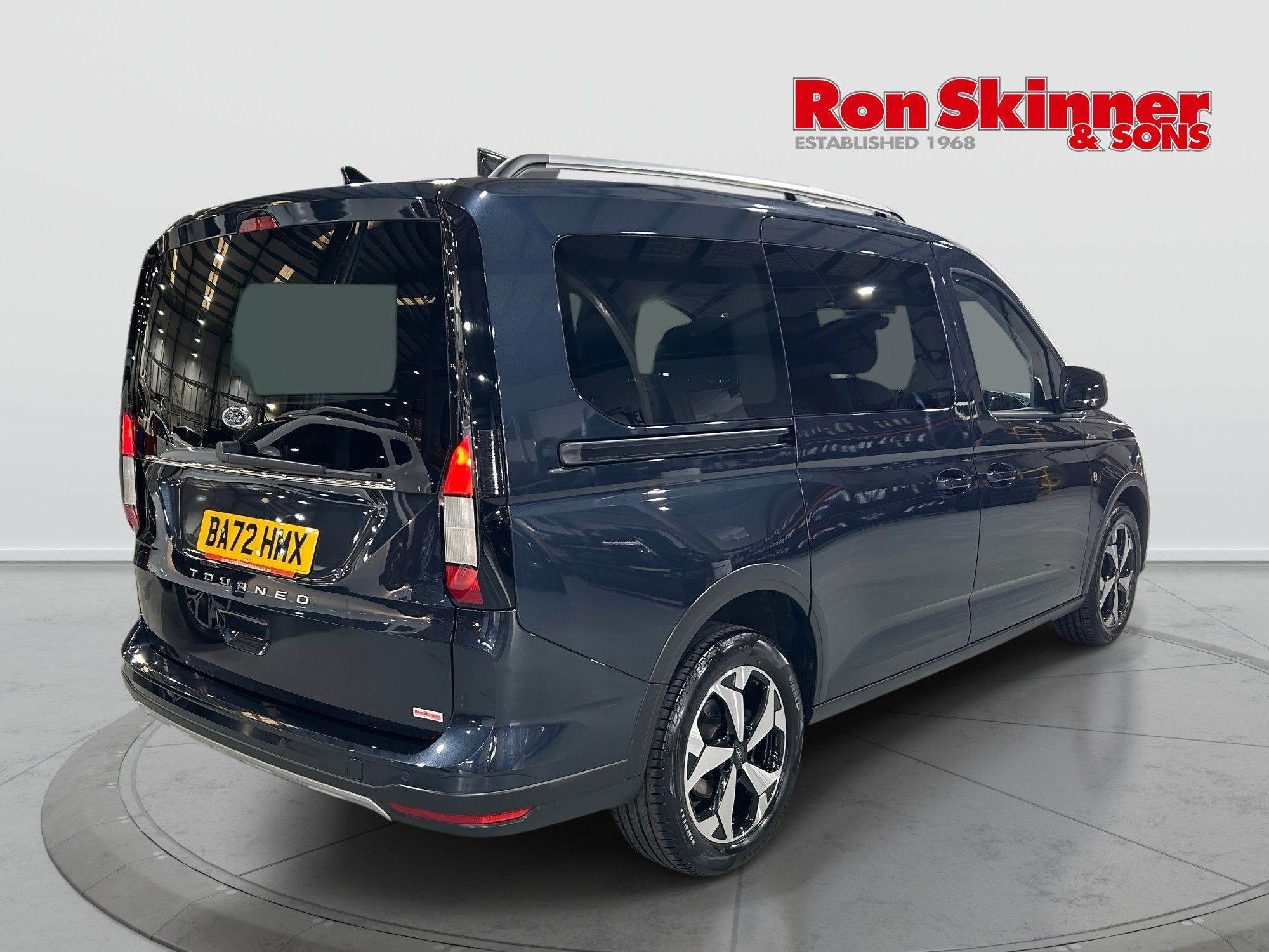 2023 Ford Grand Tourneo Connect — image 4