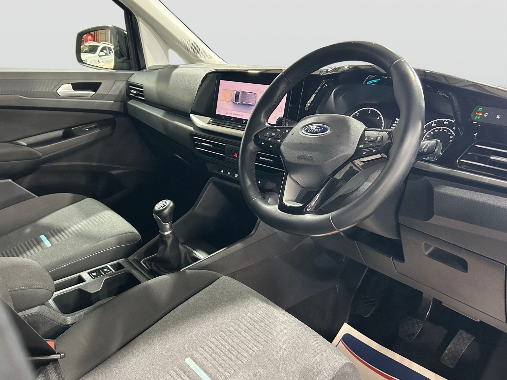 2023 Ford Grand Tourneo Connect — image 5
