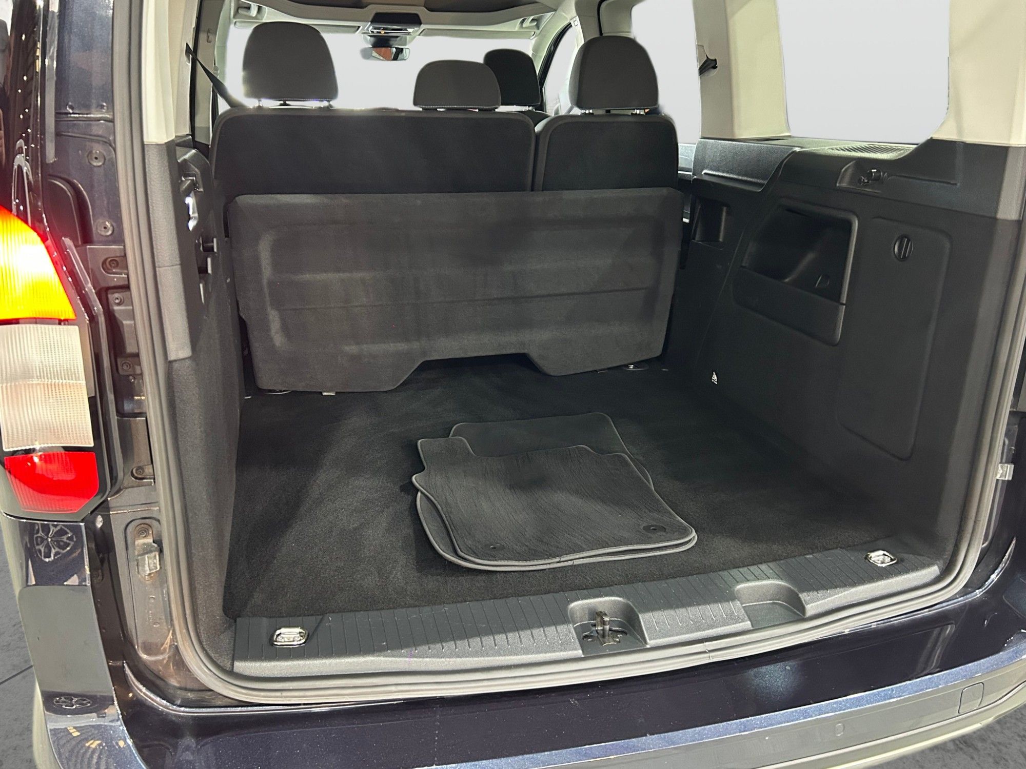 2023 Ford Grand Tourneo Connect — image 7