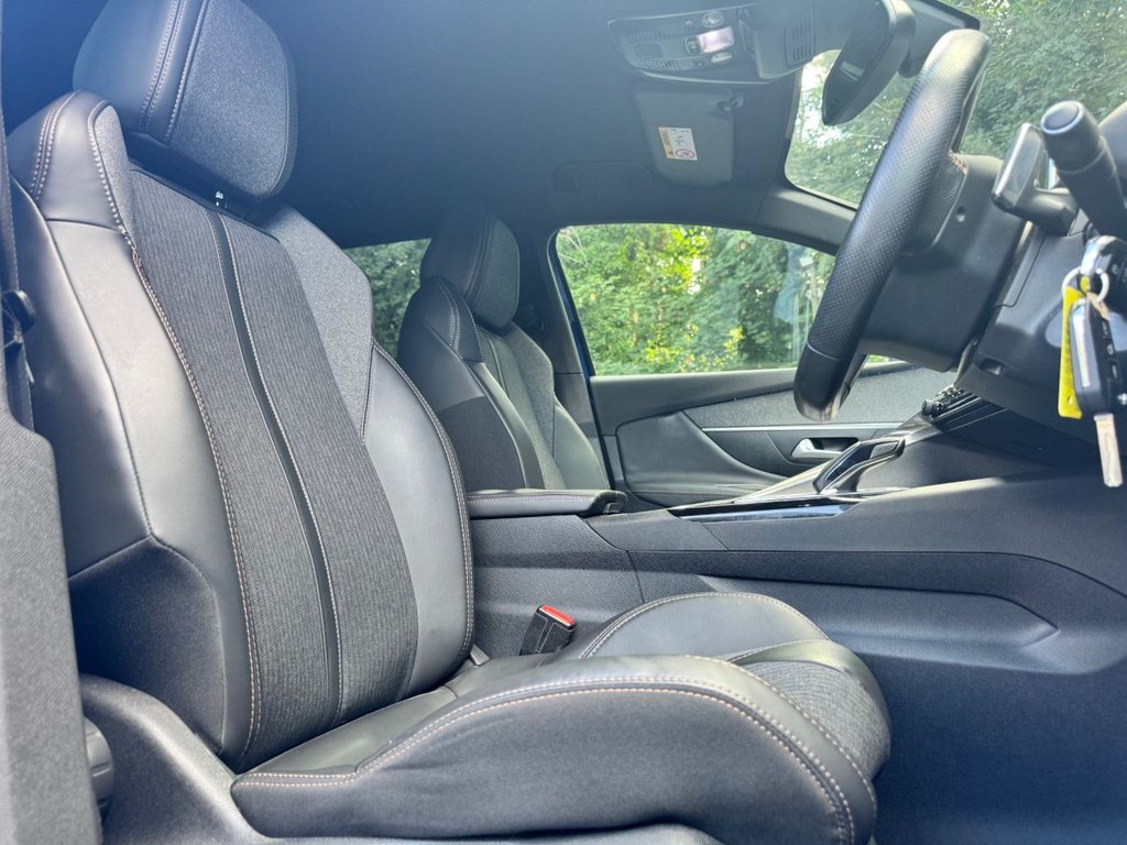 2017 Peugeot 3008 — image 30