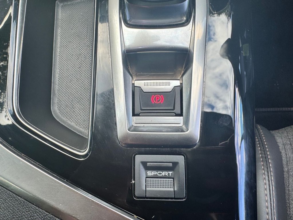 2017 Peugeot 3008 — image 37