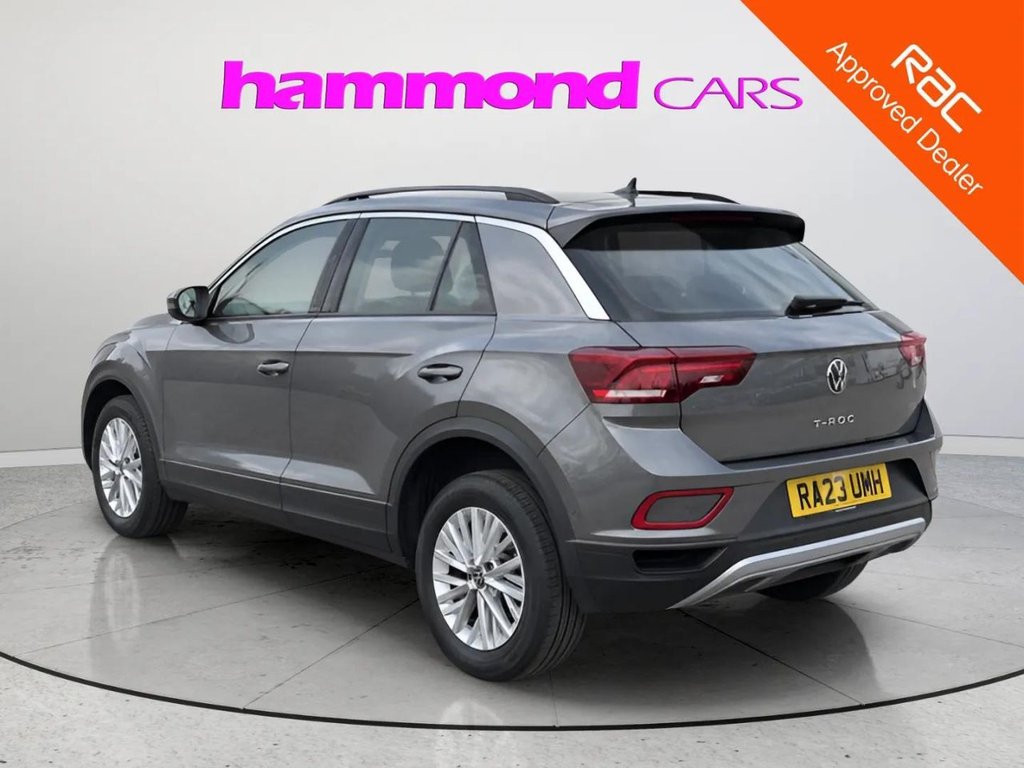 2023 Volkswagen T-Roc — image 3