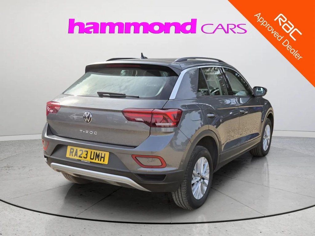 2023 Volkswagen T-Roc — image 4