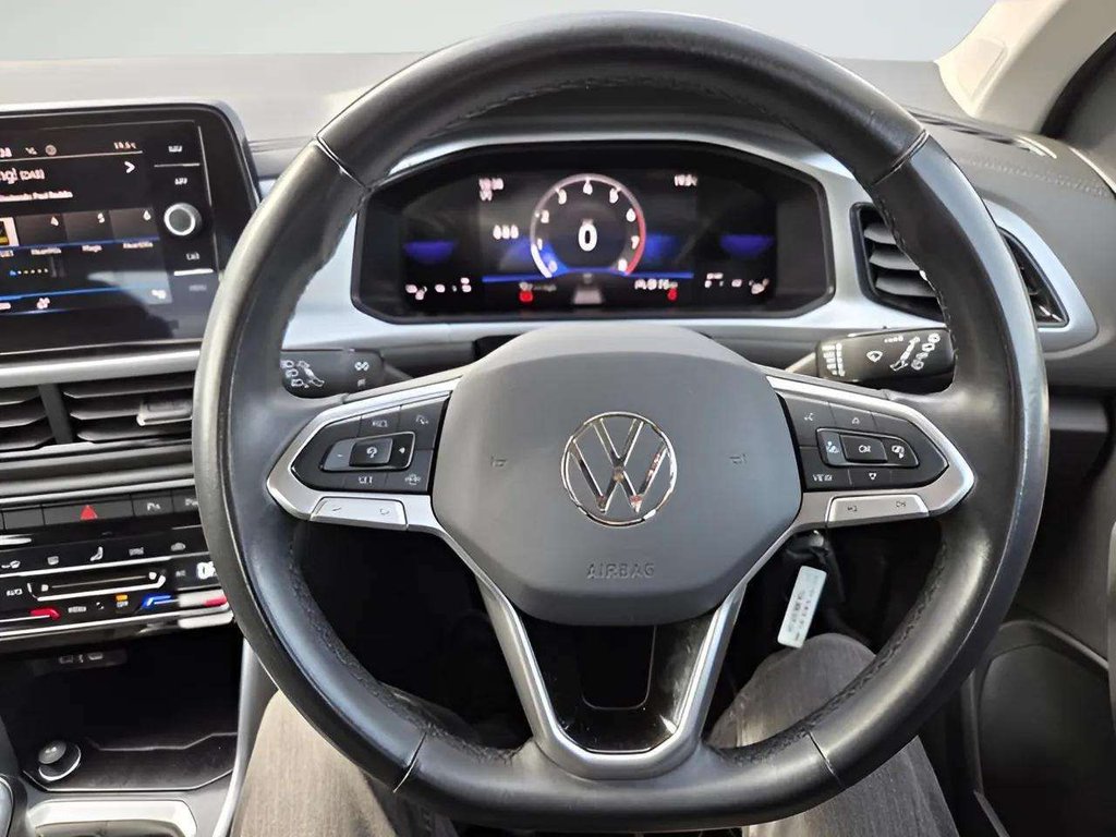 2023 Volkswagen T-Roc — image 9