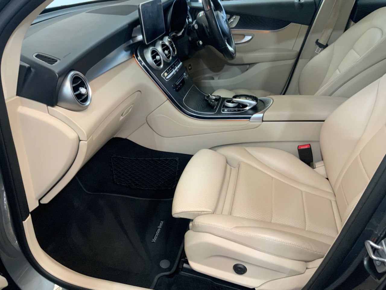 2018 MERCEDES GLC 3.0 GLC350d V6 Sport (Premium Plus) SUV 5dr Diesel G-Tronic 4MATIC Euro 6 ( - vehicle photo 15 for sale on PureCar