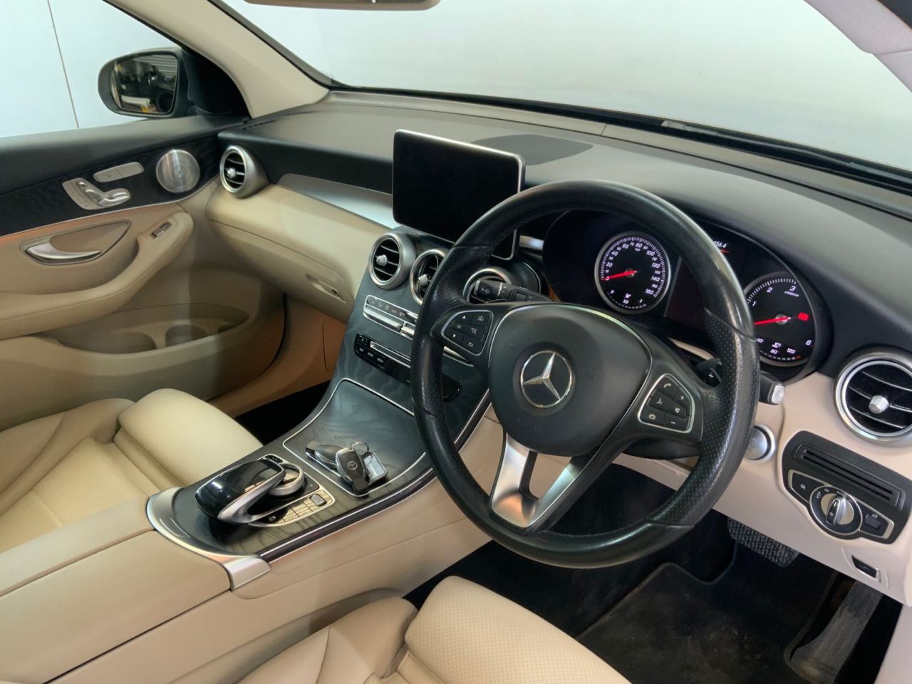 2018 MERCEDES GLC 3.0 GLC350d V6 Sport (Premium Plus) SUV 5dr Diesel G-Tronic 4MATIC Euro 6 ( - vehicle photo 13 for sale on PureCar