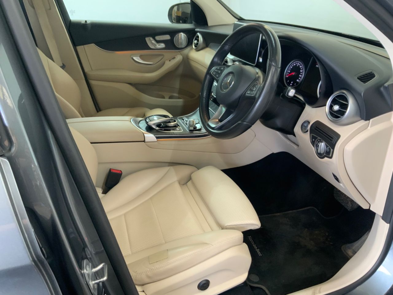 2018 MERCEDES GLC 3.0 GLC350d V6 Sport (Premium Plus) SUV 5dr Diesel G-Tronic 4MATIC Euro 6 ( - vehicle photo 14 for sale on PureCar