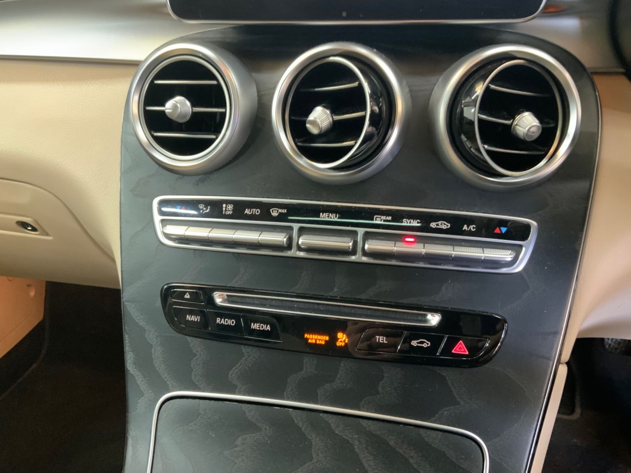 2018 MERCEDES GLC 3.0 GLC350d V6 Sport (Premium Plus) SUV 5dr Diesel G-Tronic 4MATIC Euro 6 ( - vehicle photo 17 for sale on PureCar