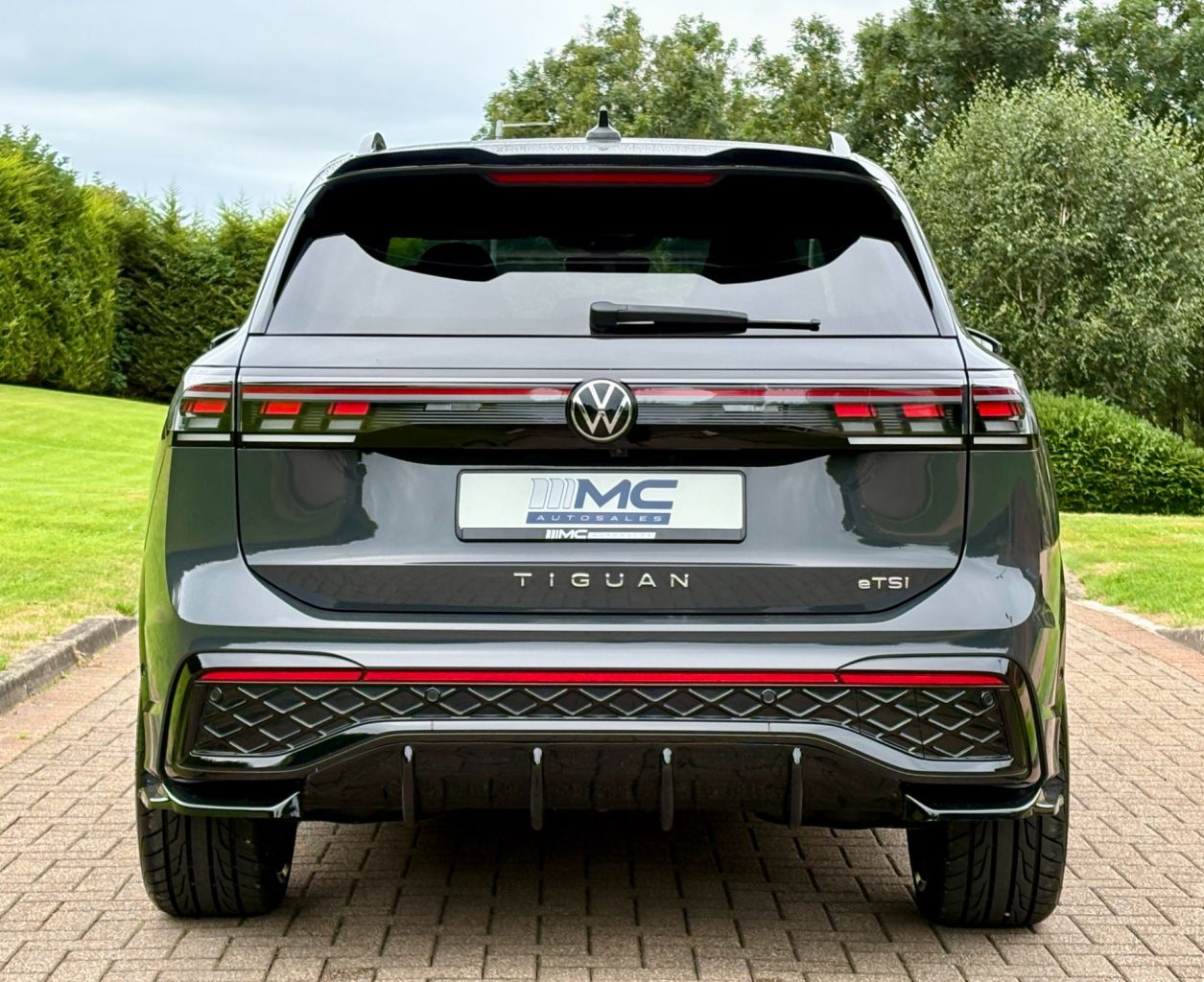 2024 VOLKSWAGEN TIGUAN 1.5 eTSI MHEV R-Line SUV 5dr Petrol Hybrid DSG Euro 6 (s/s) (150 ps) - vehicle photo 10 for sale on PureCar
