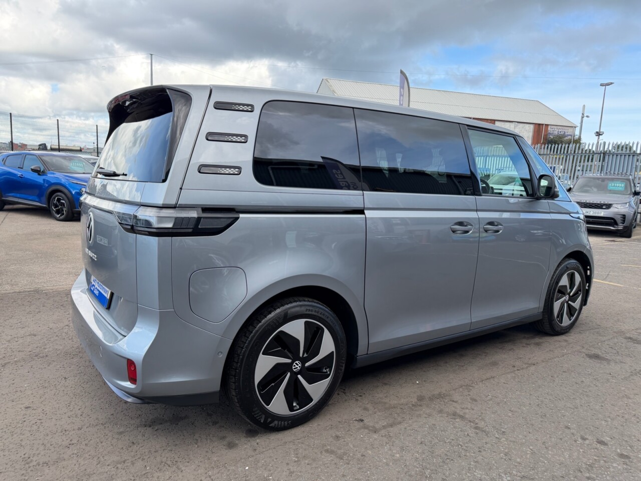 2024 VOLKSWAGEN ID. BUZZ Pro 77kWh Life MPV 5dr Electric Auto (204 ps) ONLY 45669 GENUINE LOW MILES - vehicle photo 3 for sale on PureCar