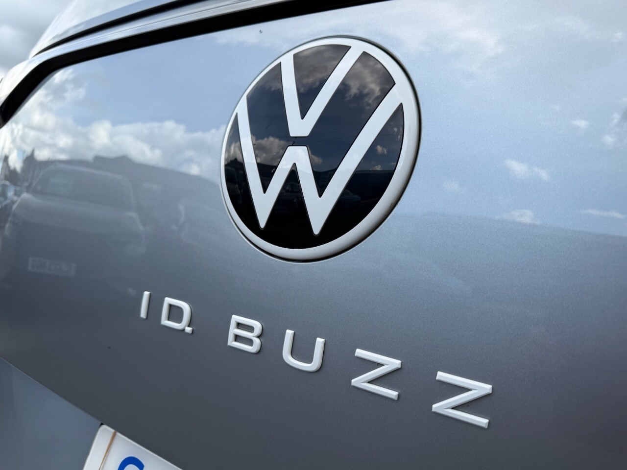 2024 VOLKSWAGEN ID. BUZZ Pro 77kWh Life MPV 5dr Electric Auto (204 ps) ONLY 45669 GENUINE LOW MILES - vehicle photo 32 for sale on PureCar