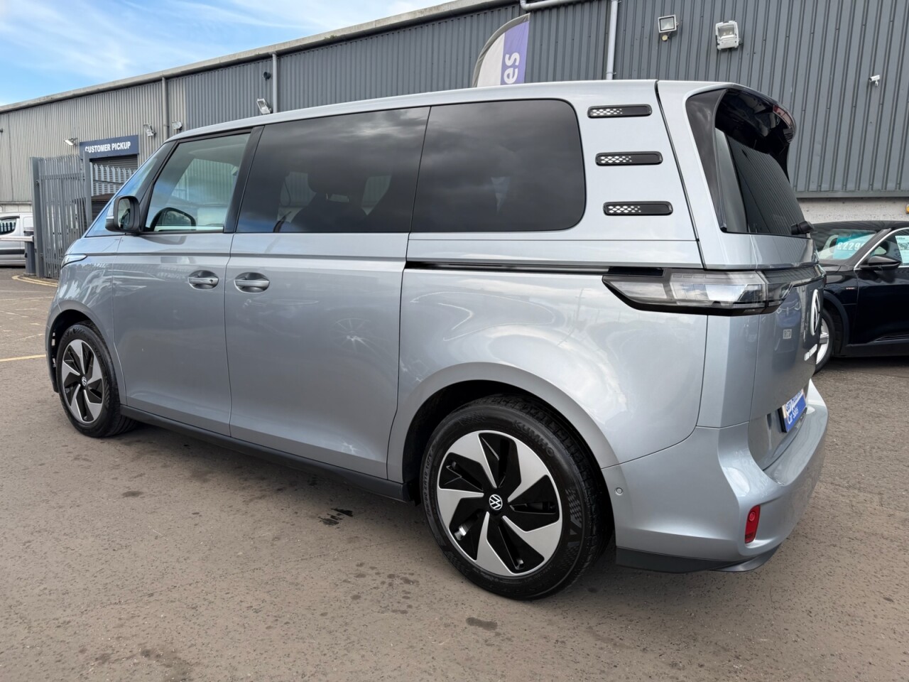 2024 VOLKSWAGEN ID. BUZZ Pro 77kWh Life MPV 5dr Electric Auto (204 ps) ONLY 45669 GENUINE LOW MILES - vehicle photo 26 for sale on PureCar