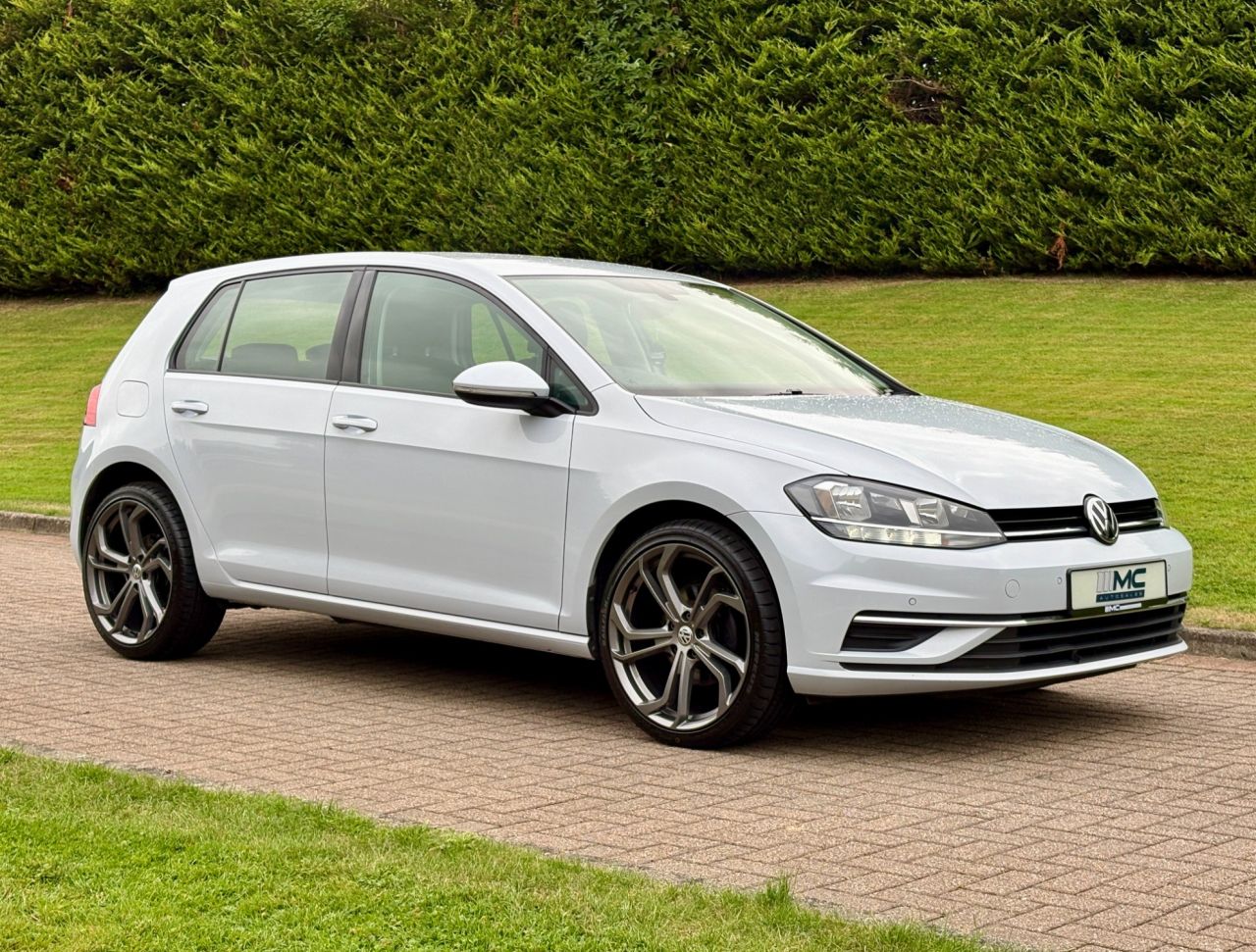 2019 VOLKSWAGEN GOLF 1.6 TDI SE Nav Hatchback 5dr Diesel Manual Euro 6 (s/s) (115 ps) - vehicle photo 5 for sale on PureCar