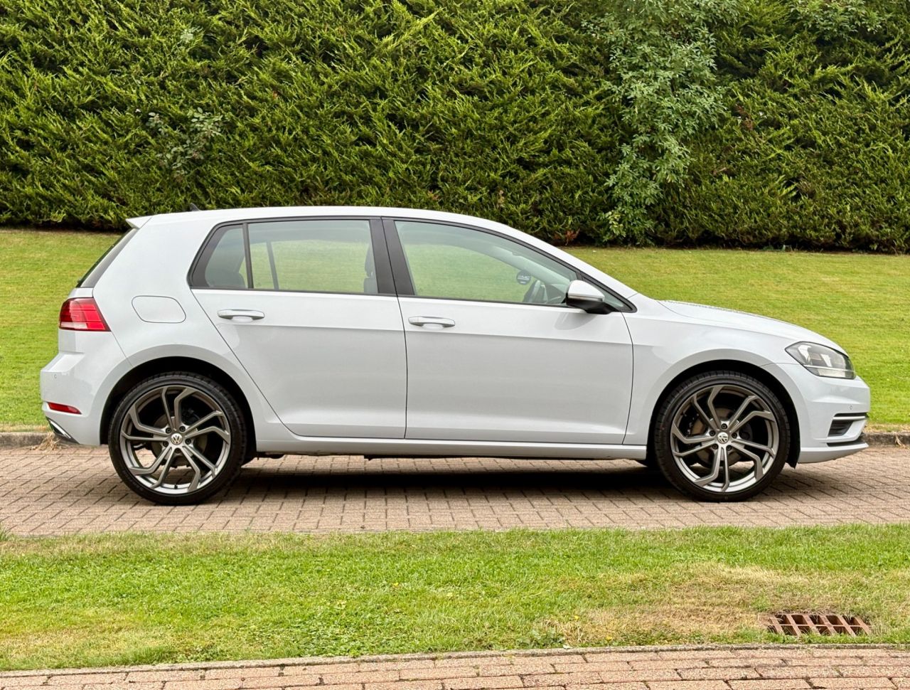 2019 VOLKSWAGEN GOLF 1.6 TDI SE Nav Hatchback 5dr Diesel Manual Euro 6 (s/s) (115 ps) - vehicle photo 7 for sale on PureCar
