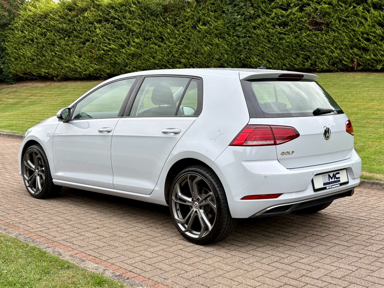 2019 VOLKSWAGEN GOLF 1.6 TDI SE Nav Hatchback 5dr Diesel Manual Euro 6 (s/s) (115 ps) - vehicle photo 4 for sale on PureCar