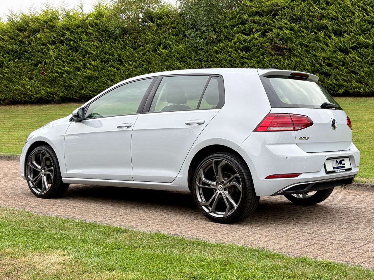 2019 VOLKSWAGEN GOLF 1.6 TDI SE Nav Hatchback 5dr Diesel Manual Euro 6 (s/s) (115 ps) - vehicle photo 6 for sale on PureCar