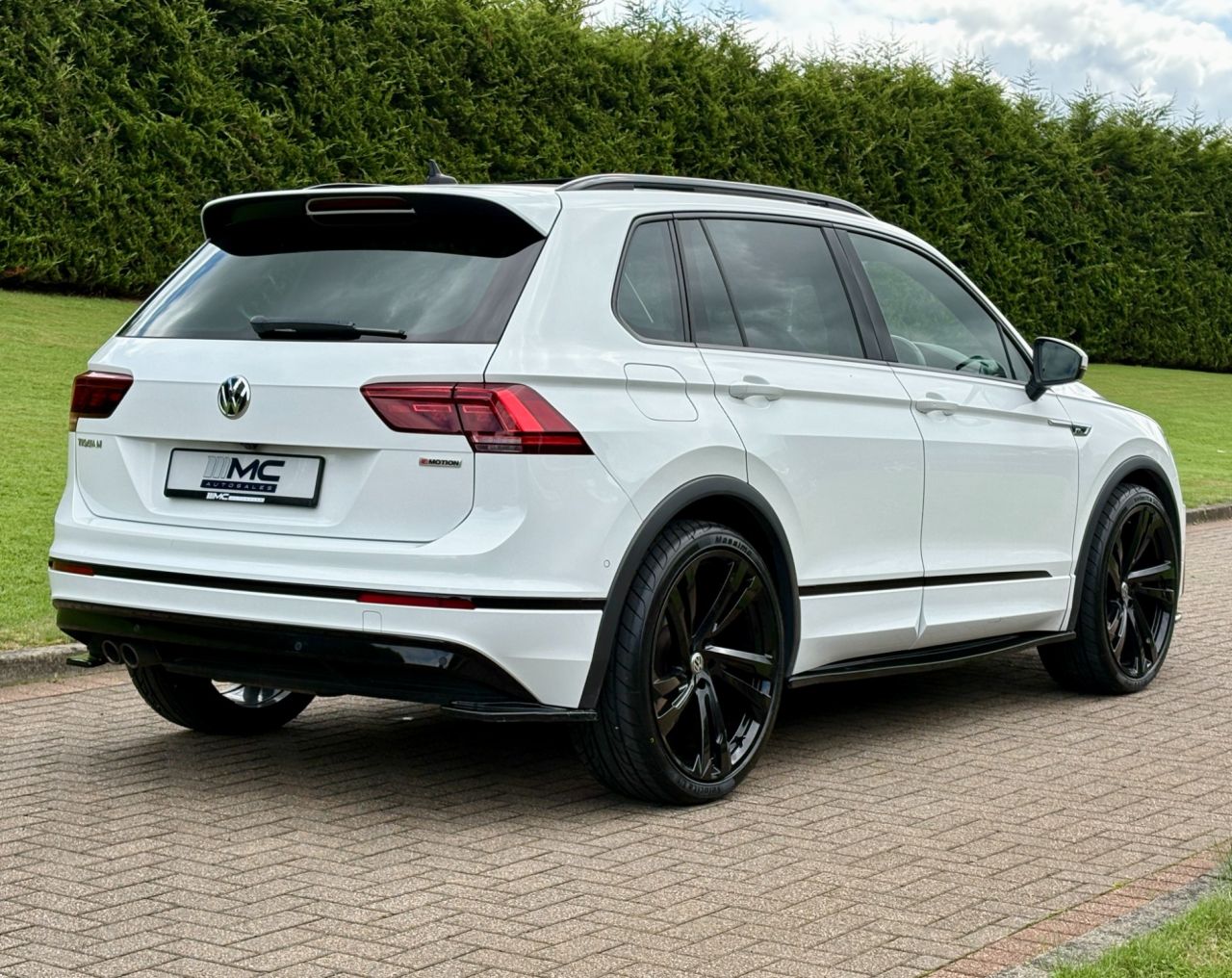 2020 VOLKSWAGEN TIGUAN 2.0 TDI R-Line Tech SUV 5dr Diesel DSG 4Motion Euro 6 (s/s) (150 ps) - vehicle photo 3 for sale on PureCar