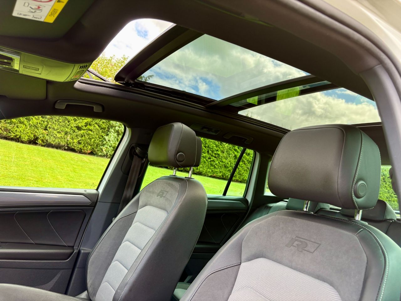 2020 VOLKSWAGEN TIGUAN 2.0 TDI R-Line Tech SUV 5dr Diesel DSG 4Motion Euro 6 (s/s) (150 ps) - vehicle photo 12 for sale on PureCar