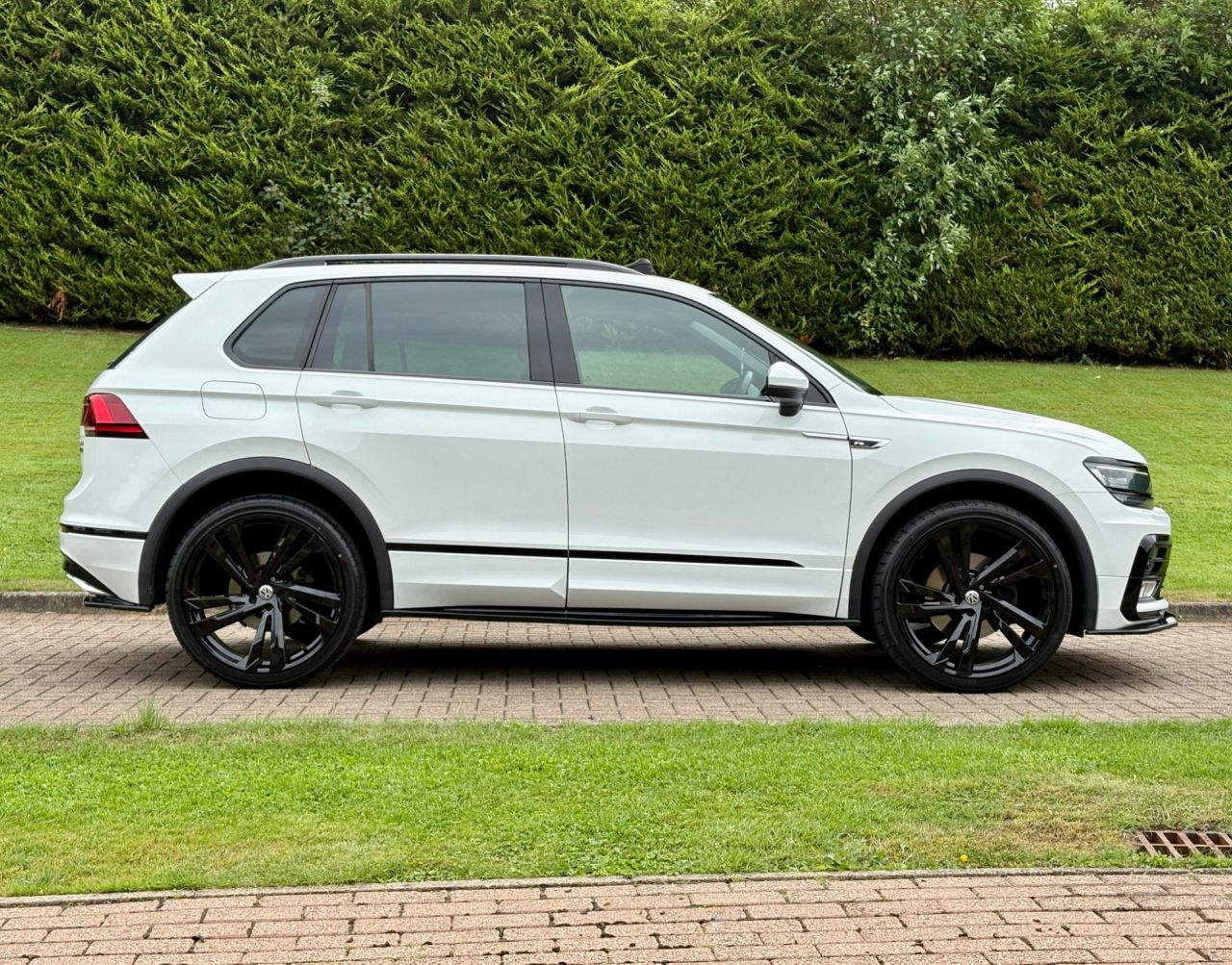 2017 VOLKSWAGEN TIGUAN 2.0 BiTDI BlueMotion Tech R-Line SUV 5dr Diesel DSG 4Motion Euro 6 (s/s) (2 - vehicle photo 7 for sale on PureCar