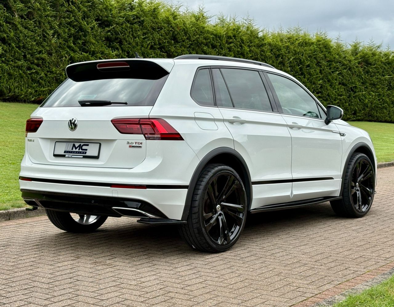 2017 VOLKSWAGEN TIGUAN 2.0 BiTDI BlueMotion Tech R-Line SUV 5dr Diesel DSG 4Motion Euro 6 (s/s) (2 - vehicle photo 3 for sale on PureCar