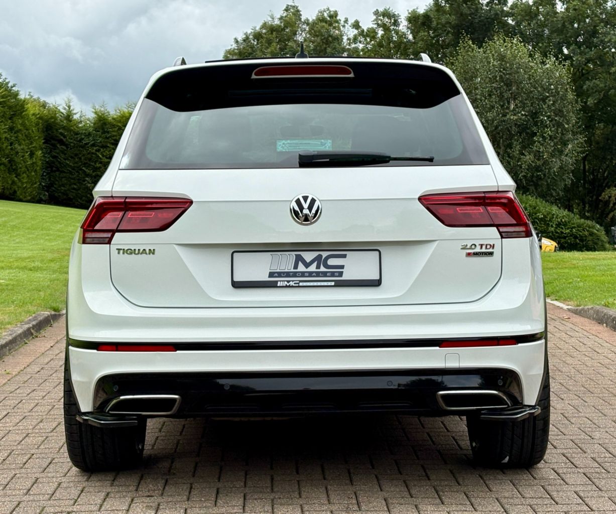 2017 VOLKSWAGEN TIGUAN 2.0 BiTDI BlueMotion Tech R-Line SUV 5dr Diesel DSG 4Motion Euro 6 (s/s) (2 - vehicle photo 9 for sale on PureCar