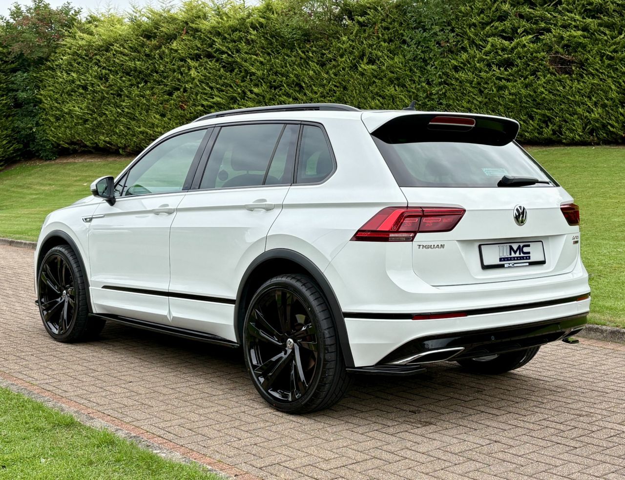 2017 VOLKSWAGEN TIGUAN 2.0 BiTDI BlueMotion Tech R-Line SUV 5dr Diesel DSG 4Motion Euro 6 (s/s) (2 - vehicle photo 4 for sale on PureCar