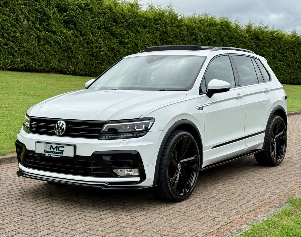 2017 VOLKSWAGEN TIGUAN 2.0 BiTDI BlueMotion Tech R-Line SUV 5dr Diesel DSG 4Motion Euro 6 (s/s) (2 - vehicle photo 2 for sale on PureCar