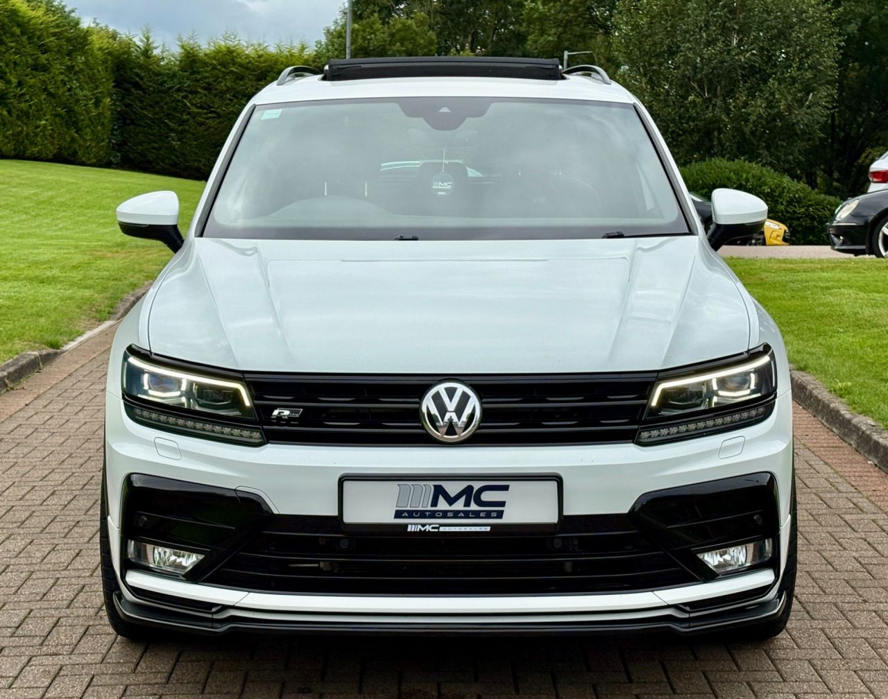 2017 VOLKSWAGEN TIGUAN 2.0 BiTDI BlueMotion Tech R-Line SUV 5dr Diesel DSG 4Motion Euro 6 (s/s) (2 - vehicle photo 10 for sale on PureCar