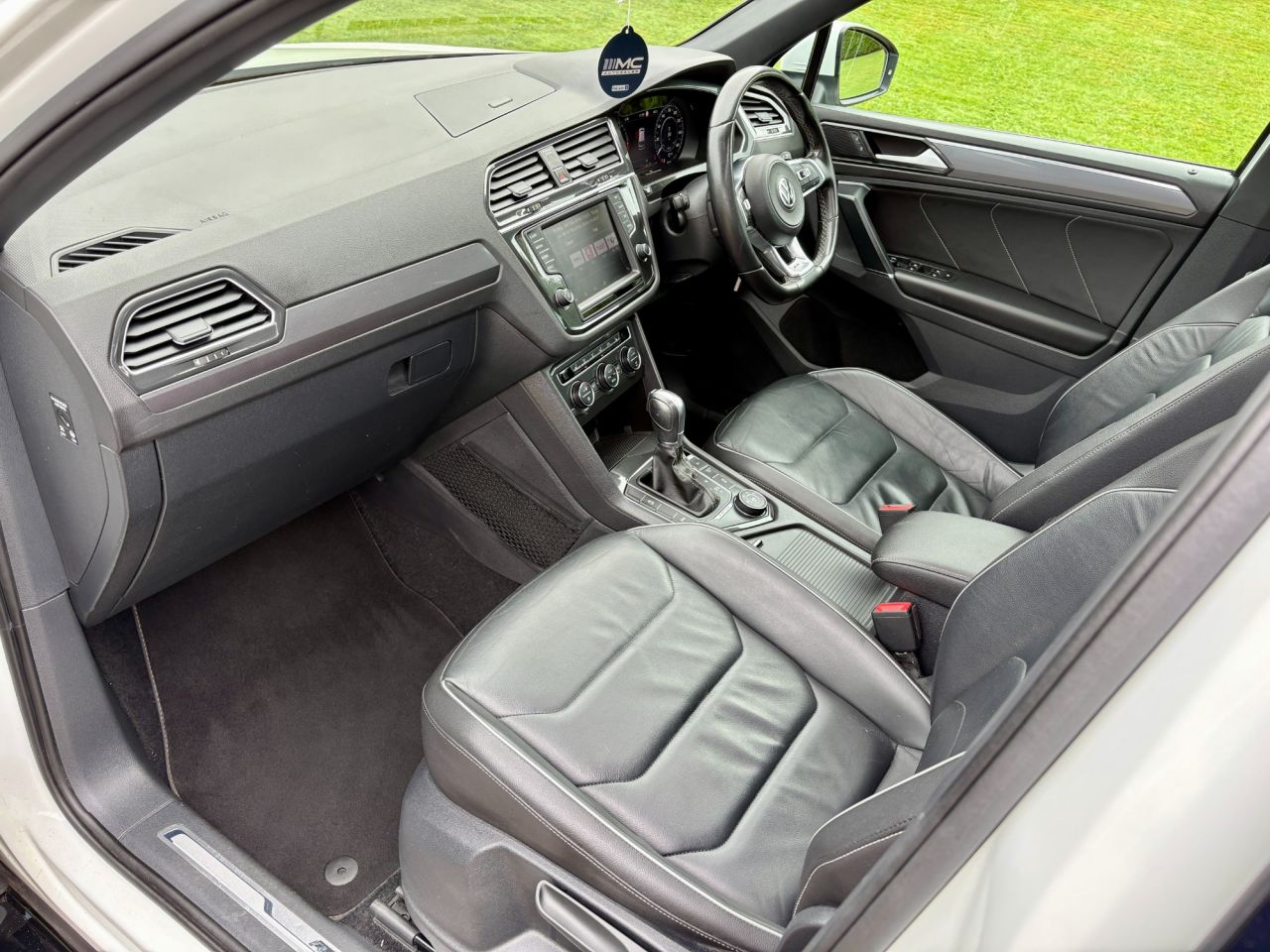 2017 VOLKSWAGEN TIGUAN 2.0 BiTDI BlueMotion Tech R-Line SUV 5dr Diesel DSG 4Motion Euro 6 (s/s) (2 - vehicle photo 11 for sale on PureCar