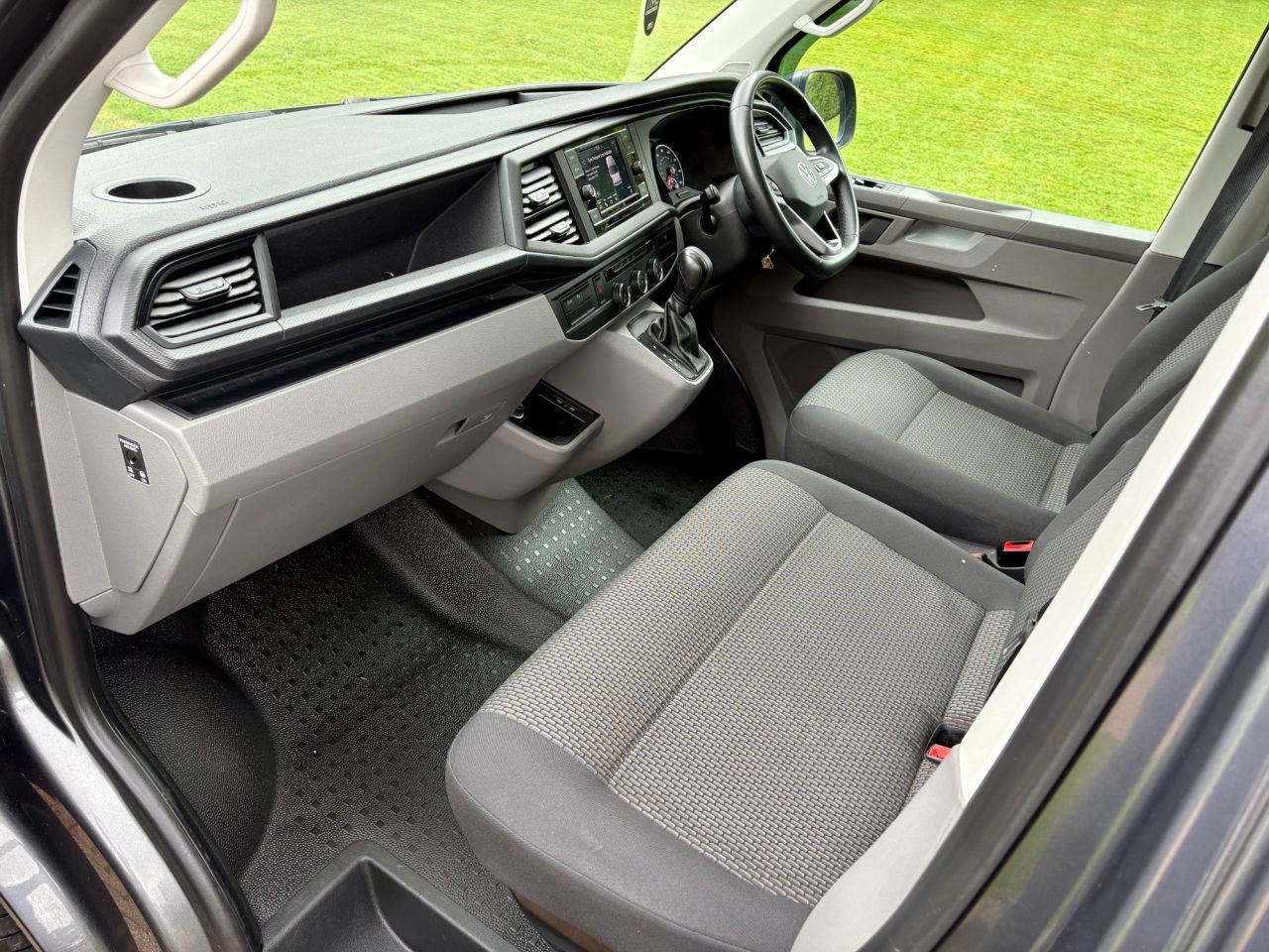 2022 VOLKSWAGEN TRANSPORTER 2.0 TDI T30 Highline Kombi Double Cab 5dr Diesel DSG FWD SWB Euro 6 (s/s) ( - vehicle photo 10 for sale on PureCar