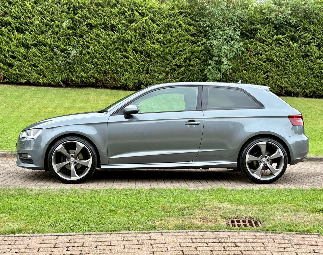 2016 AUDI A3 1.6 TDI ultra SE Technik Hatchback 3dr Diesel Manual Euro 6 (s/s) (110 ps) - vehicle photo 8 for sale on PureCar