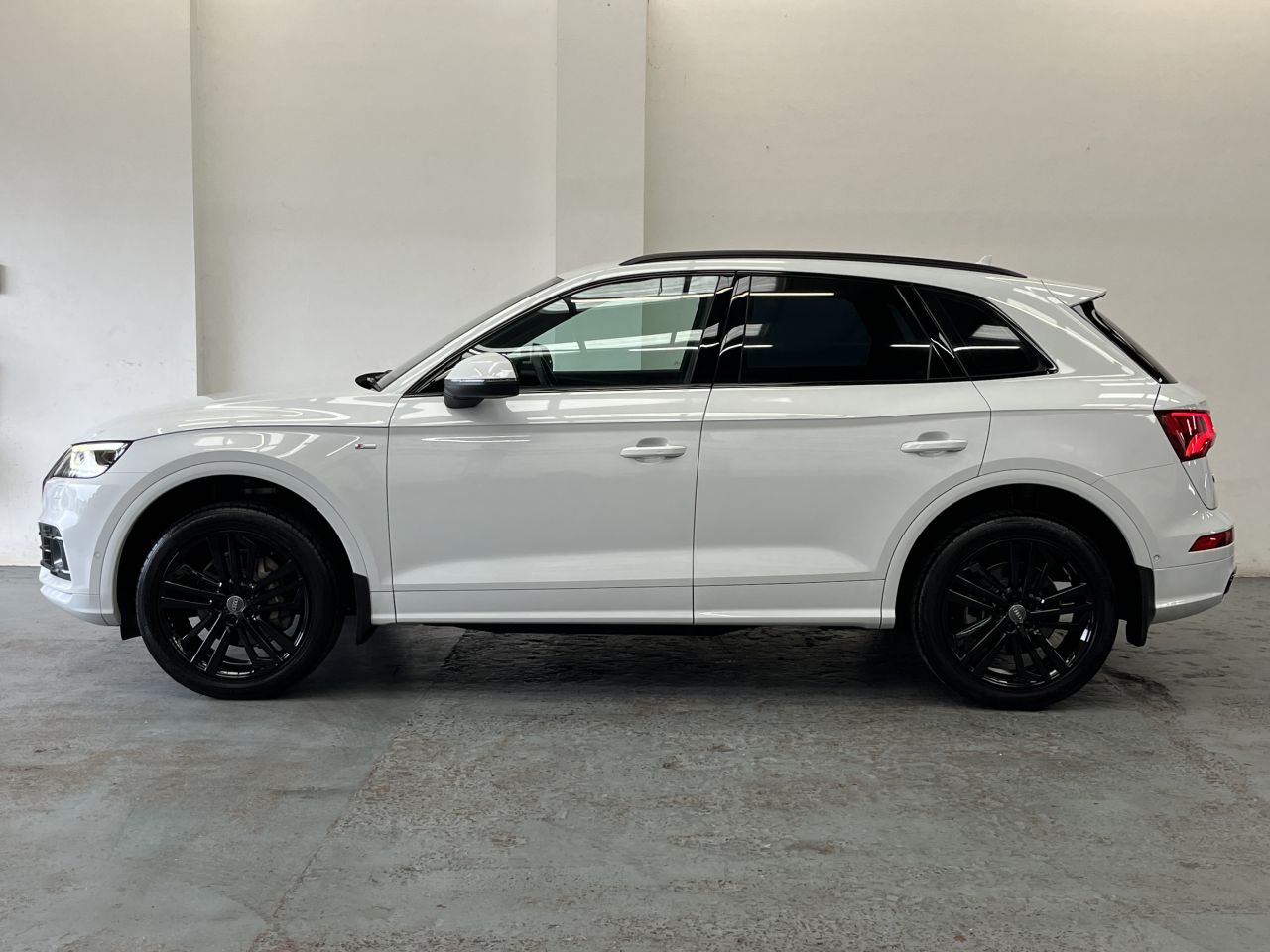 2019 AUDI Q5 S Line - vehicle photo 5 for sale on PureCar