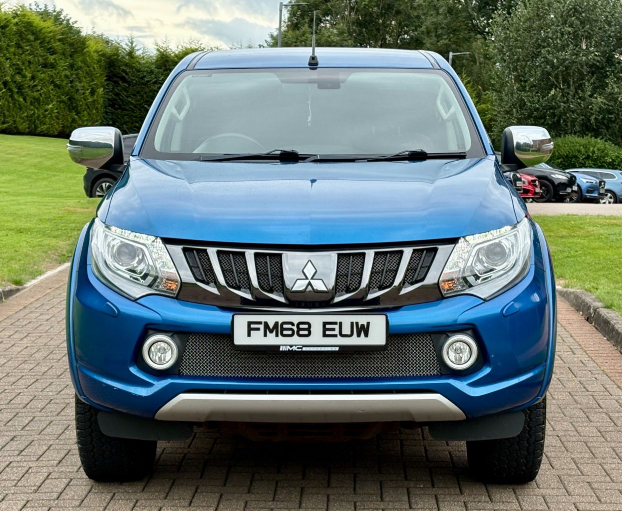 2019 MITSUBISHI L200 2.4 DI-D DC Barbarian Pickup Double Cab 4dr Diesel Auto 4WD Euro 6 (178 ps) - vehicle photo 10 for sale on PureCar