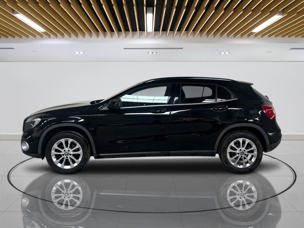 2019 Mercedes-Benz GLA — image 4