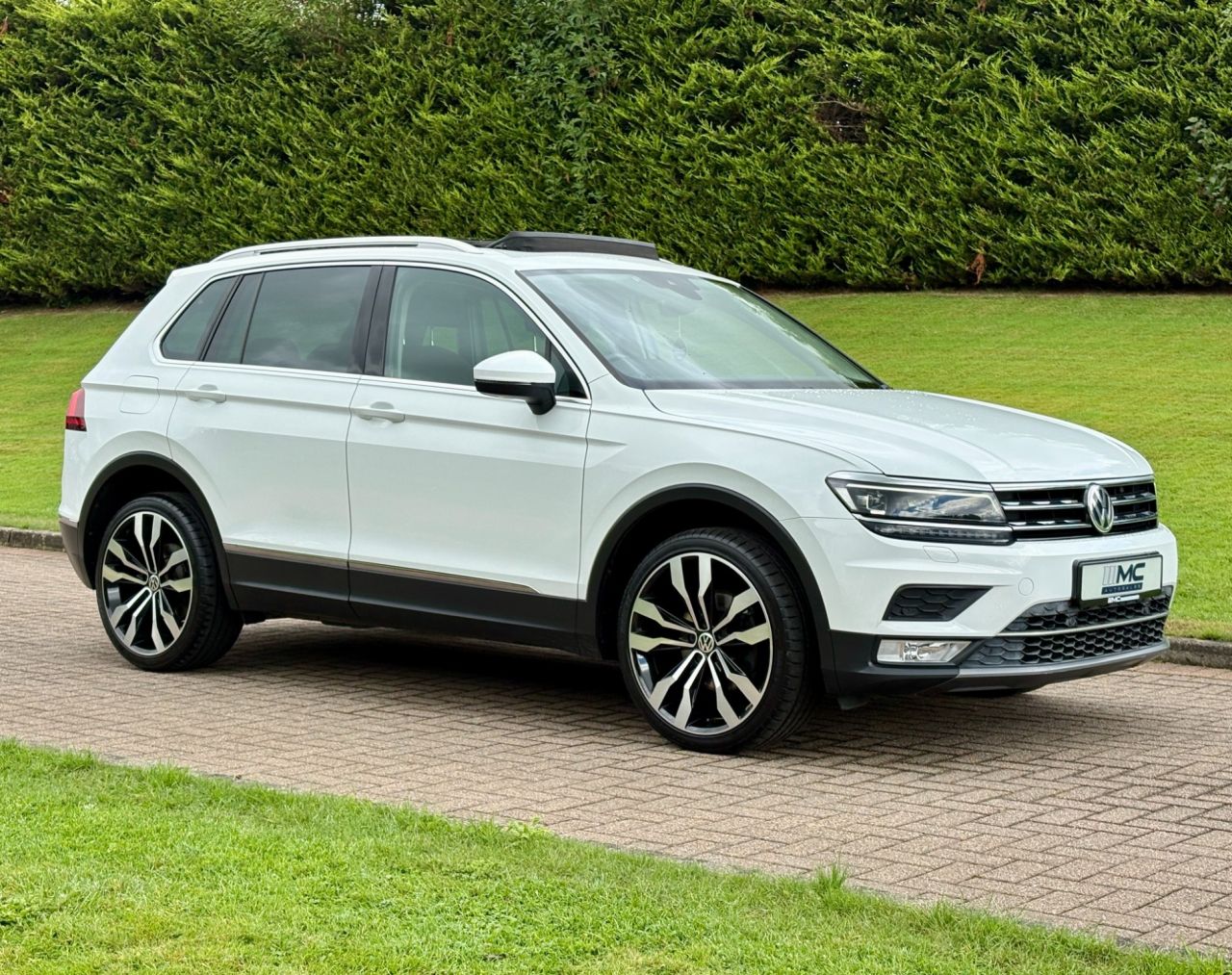 2017 VOLKSWAGEN TIGUAN 2.0 TDI BlueMotion Tech SEL SUV 5dr Diesel DSG Euro 6 (s/s) (150 ps) - vehicle photo 5 for sale on PureCar