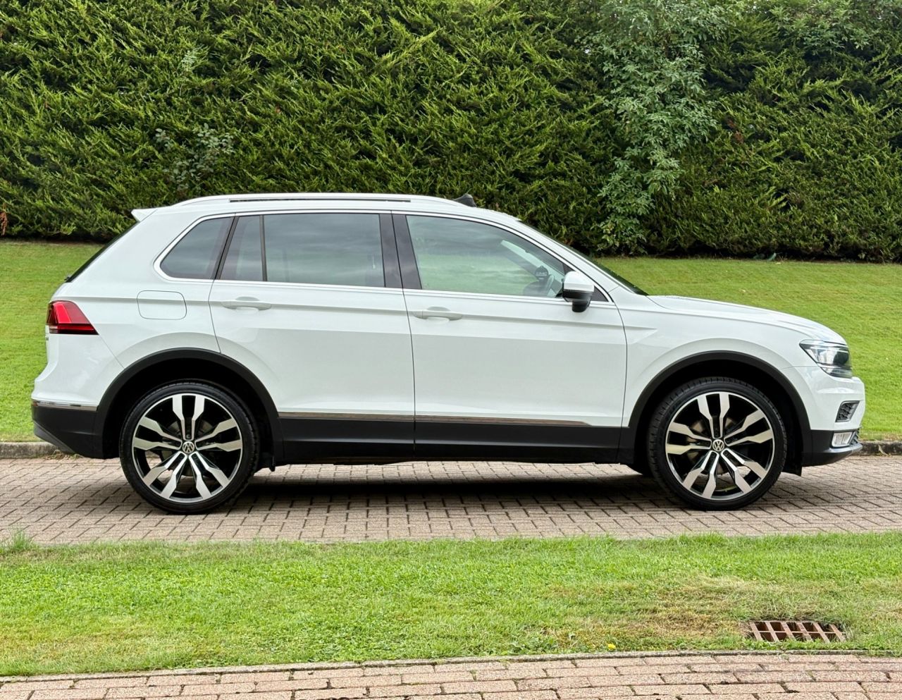2017 VOLKSWAGEN TIGUAN 2.0 TDI BlueMotion Tech SEL SUV 5dr Diesel DSG Euro 6 (s/s) (150 ps) - vehicle photo 7 for sale on PureCar