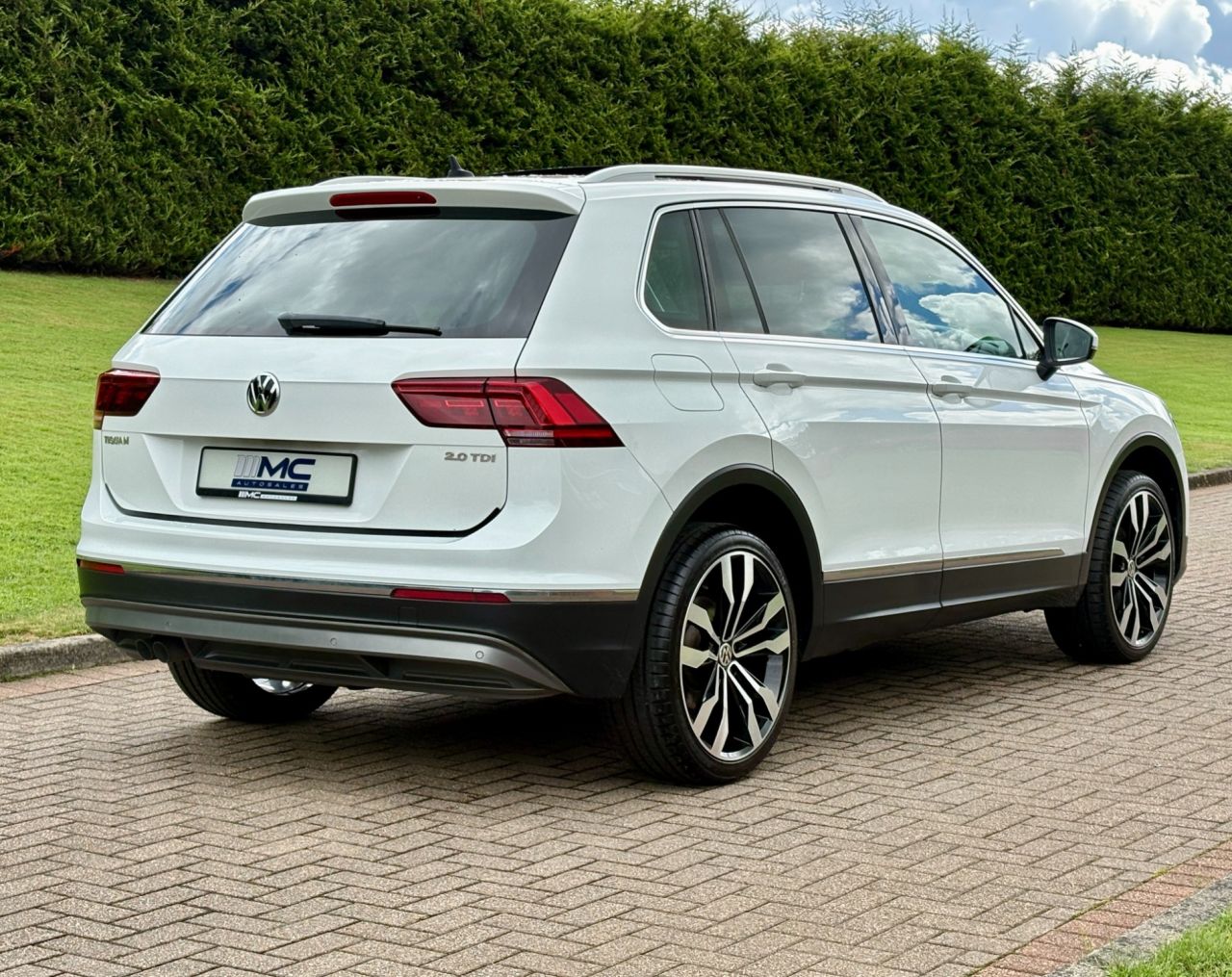 2017 VOLKSWAGEN TIGUAN 2.0 TDI BlueMotion Tech SEL SUV 5dr Diesel DSG Euro 6 (s/s) (150 ps) - vehicle photo 3 for sale on PureCar
