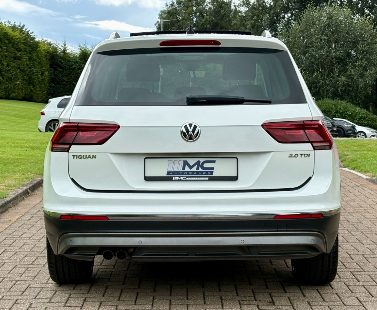 2017 VOLKSWAGEN TIGUAN 2.0 TDI BlueMotion Tech SEL SUV 5dr Diesel DSG Euro 6 (s/s) (150 ps) - vehicle photo 9 for sale on PureCar