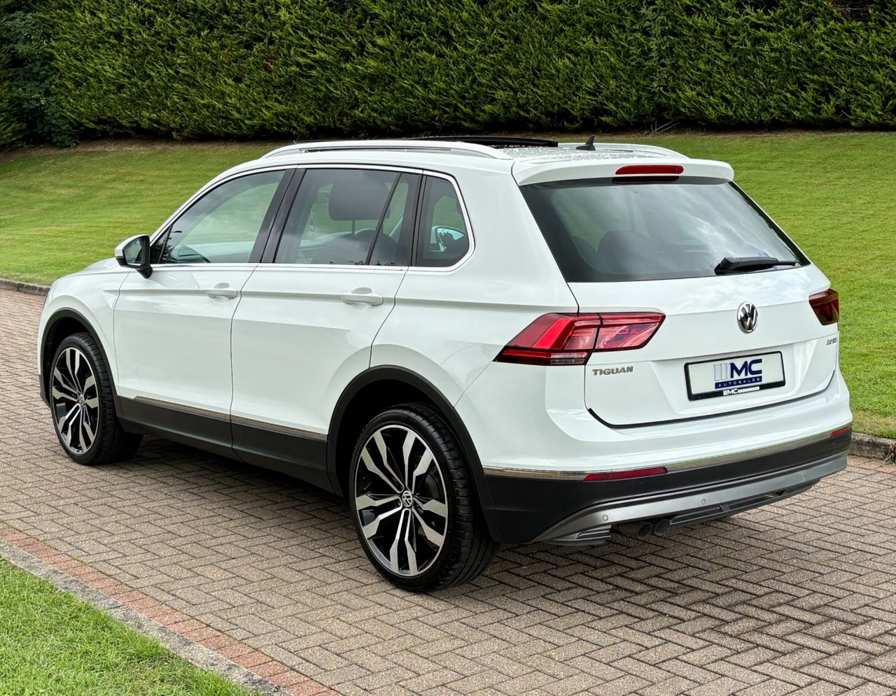 2017 VOLKSWAGEN TIGUAN 2.0 TDI BlueMotion Tech SEL SUV 5dr Diesel DSG Euro 6 (s/s) (150 ps) - vehicle photo 6 for sale on PureCar