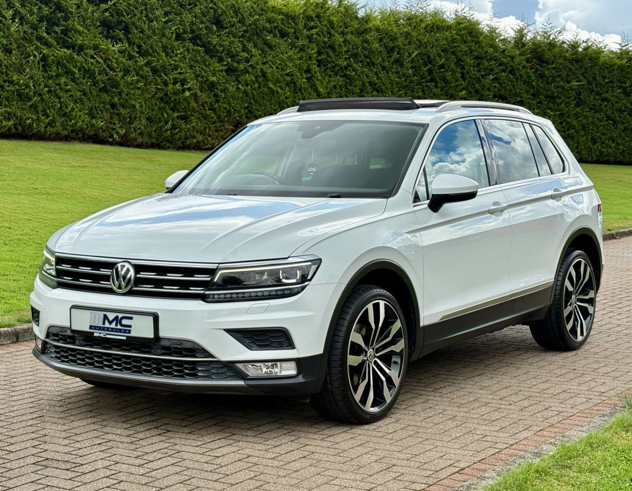 2017 VOLKSWAGEN TIGUAN 2.0 TDI BlueMotion Tech SEL SUV 5dr Diesel DSG Euro 6 (s/s) (150 ps) - vehicle photo 2 for sale on PureCar