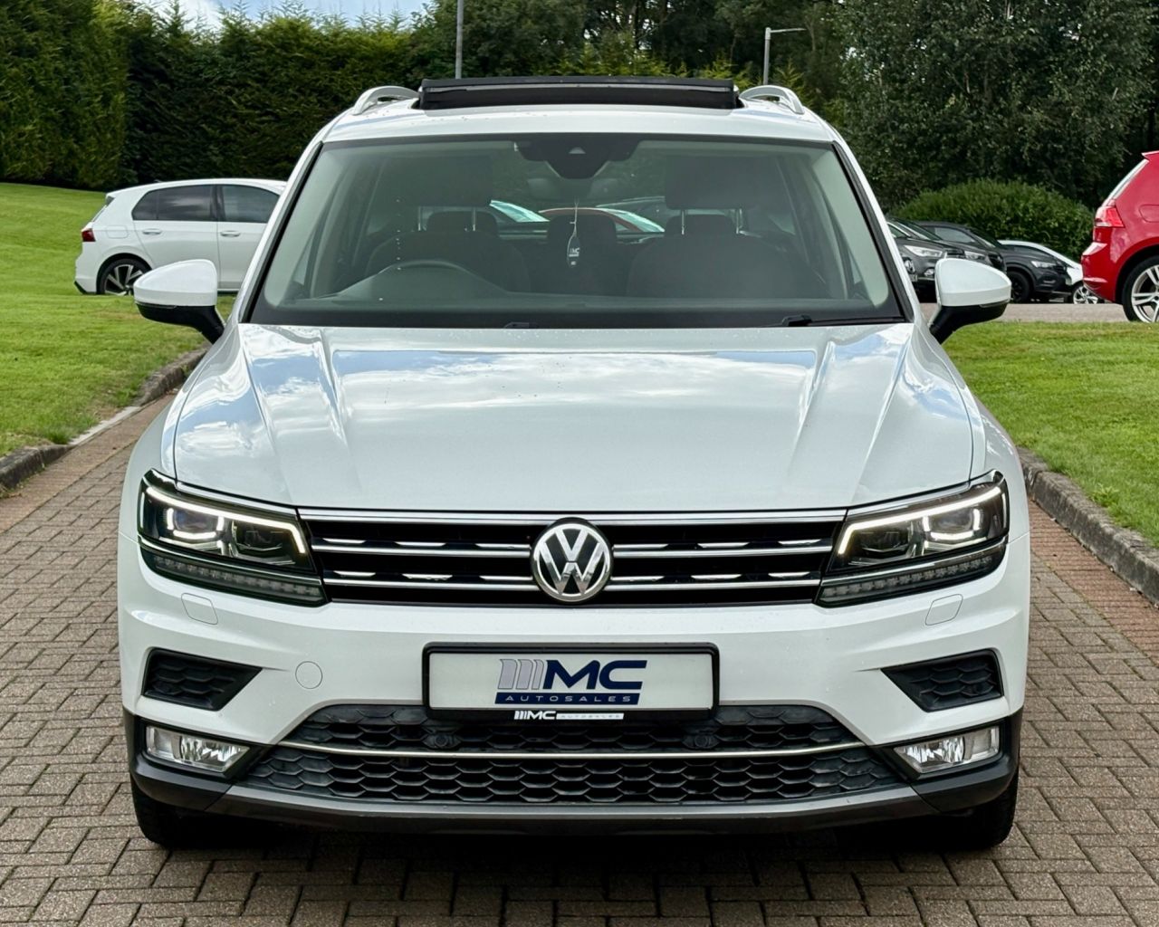 2017 VOLKSWAGEN TIGUAN 2.0 TDI BlueMotion Tech SEL SUV 5dr Diesel DSG Euro 6 (s/s) (150 ps) - vehicle photo 10 for sale on PureCar