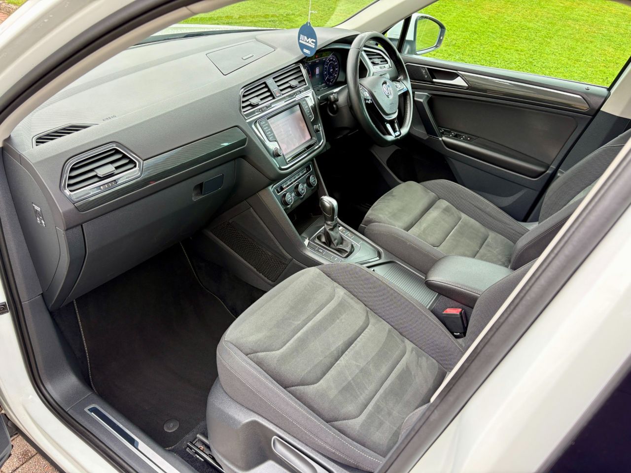 2017 VOLKSWAGEN TIGUAN 2.0 TDI BlueMotion Tech SEL SUV 5dr Diesel DSG Euro 6 (s/s) (150 ps) - vehicle photo 11 for sale on PureCar