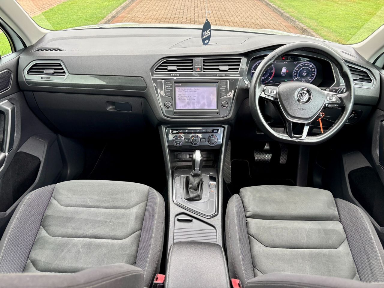 2017 VOLKSWAGEN TIGUAN 2.0 TDI BlueMotion Tech SEL SUV 5dr Diesel DSG Euro 6 (s/s) (150 ps) - vehicle photo 13 for sale on PureCar