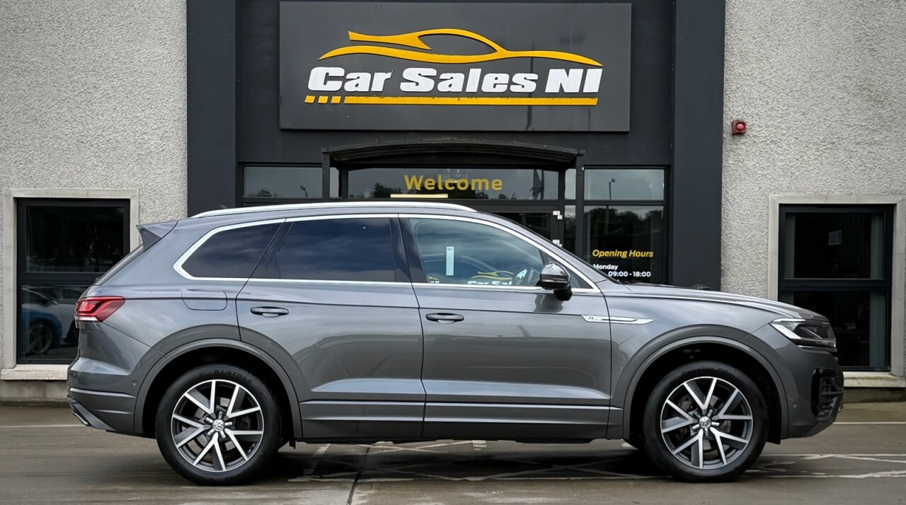 2019 VOLKSWAGEN TOUAREG 3.0 TDI V6 R-Line SUV 5dr Diesel Tiptronic 4Motion Euro 6 (s/s) (286 ps) - vehicle photo 3 for sale on PureCar