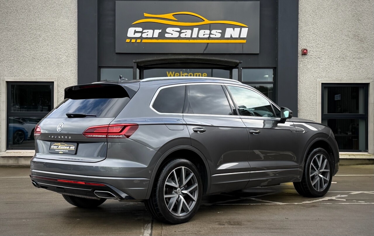 2019 VOLKSWAGEN TOUAREG 3.0 TDI V6 R-Line SUV 5dr Diesel Tiptronic 4Motion Euro 6 (s/s) (286 ps) - vehicle photo 4 for sale on PureCar