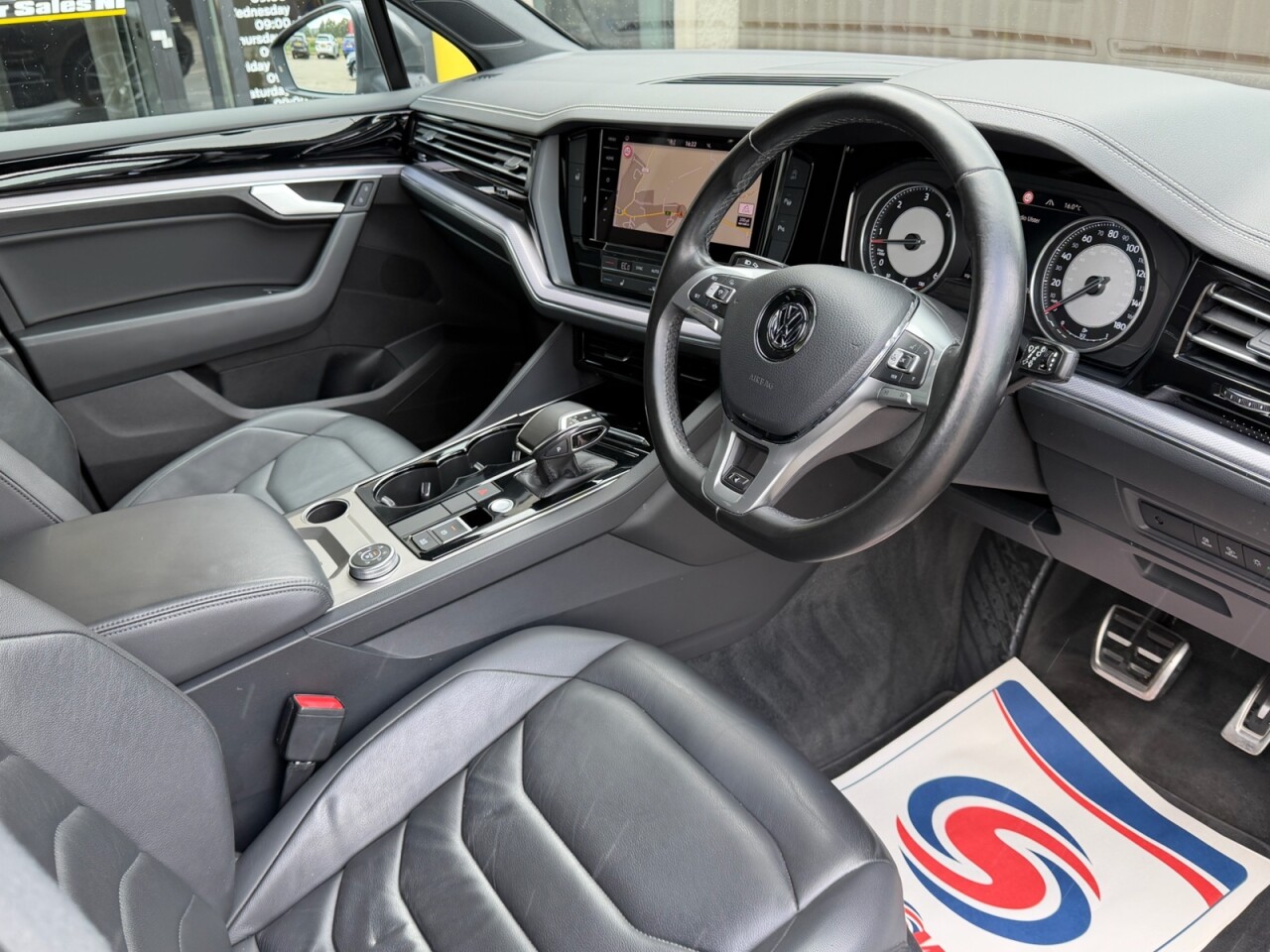 2019 VOLKSWAGEN TOUAREG 3.0 TDI V6 R-Line SUV 5dr Diesel Tiptronic 4Motion Euro 6 (s/s) (286 ps) - vehicle photo 8 for sale on PureCar