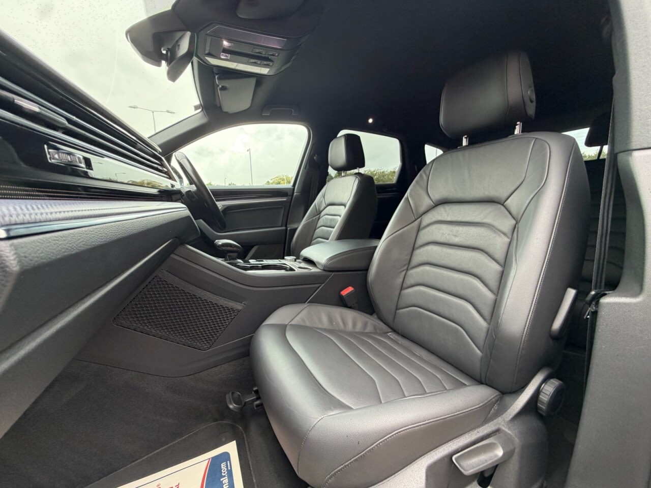 2019 VOLKSWAGEN TOUAREG 3.0 TDI V6 R-Line SUV 5dr Diesel Tiptronic 4Motion Euro 6 (s/s) (286 ps) - vehicle photo 10 for sale on PureCar
