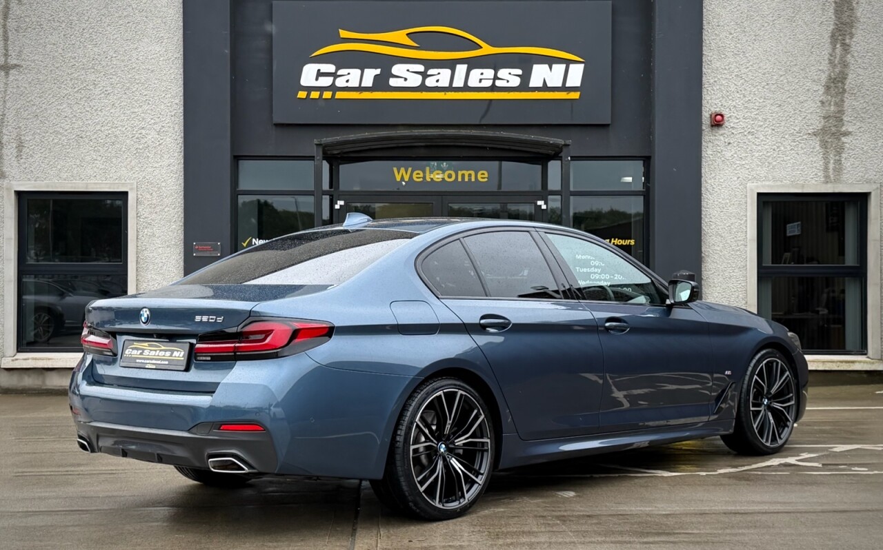 2022 BMW 5 SERIES 2.0 520d MHT M Sport Saloon 4dr Diesel Hybrid Steptronic Euro 6 (s/s) (190 - vehicle photo 3 for sale on PureCar