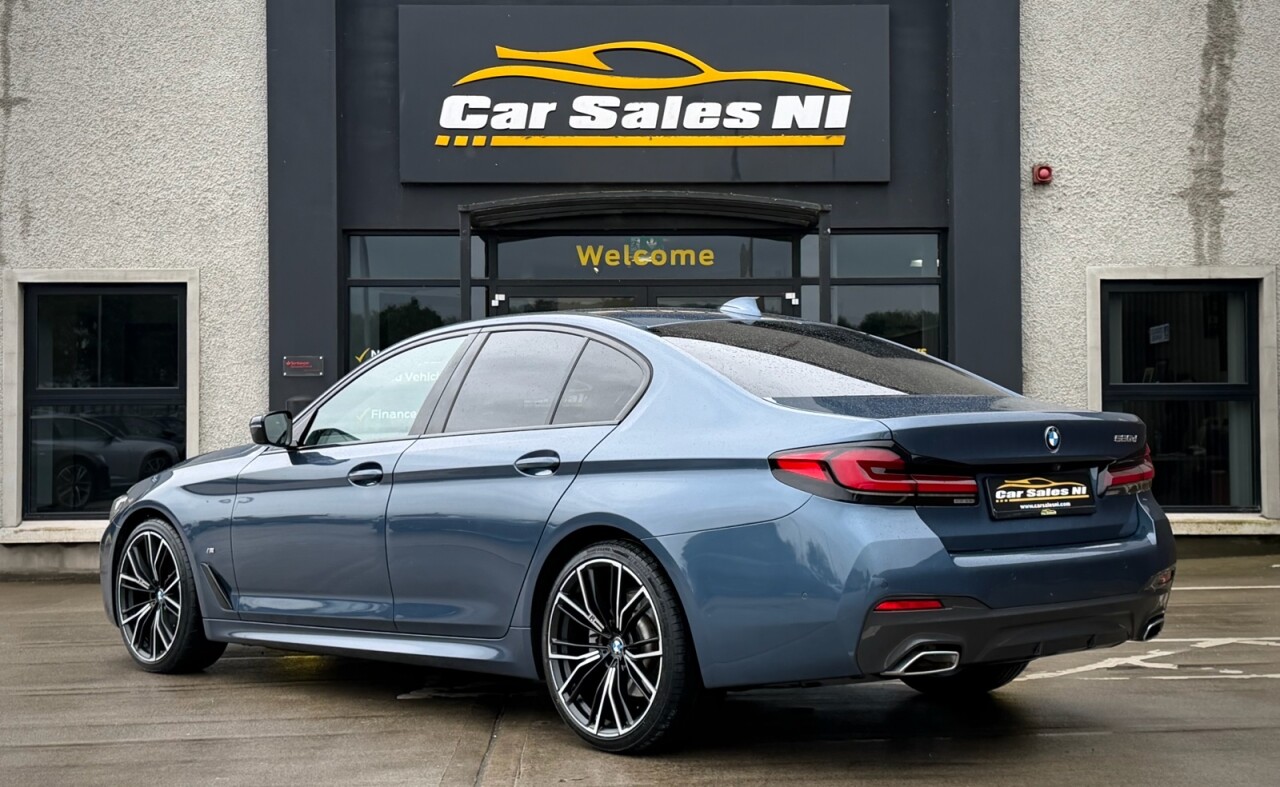 2022 BMW 5 SERIES 2.0 520d MHT M Sport Saloon 4dr Diesel Hybrid Steptronic Euro 6 (s/s) (190 - vehicle photo 4 for sale on PureCar
