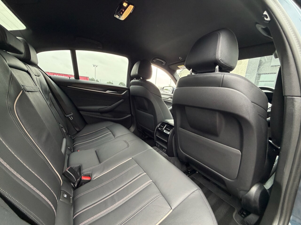 2022 BMW 5 SERIES 2.0 520d MHT M Sport Saloon 4dr Diesel Hybrid Steptronic Euro 6 (s/s) (190 - vehicle photo 10 for sale on PureCar